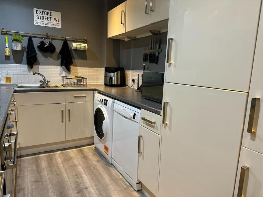 Stunning Luxury Croydon Apartment Gatwick Airport Close بورلي المظهر الخارجي الصورة
