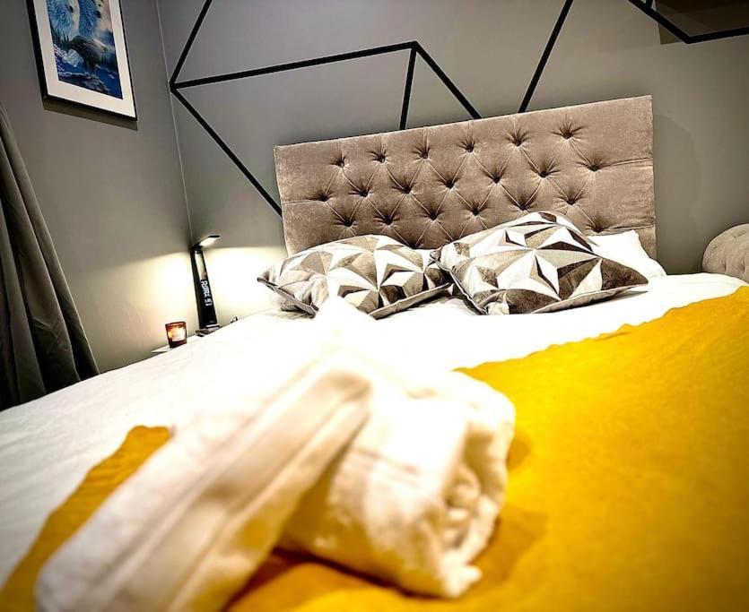 Stunning Luxury Croydon Apartment Gatwick Airport Close بورلي المظهر الخارجي الصورة
