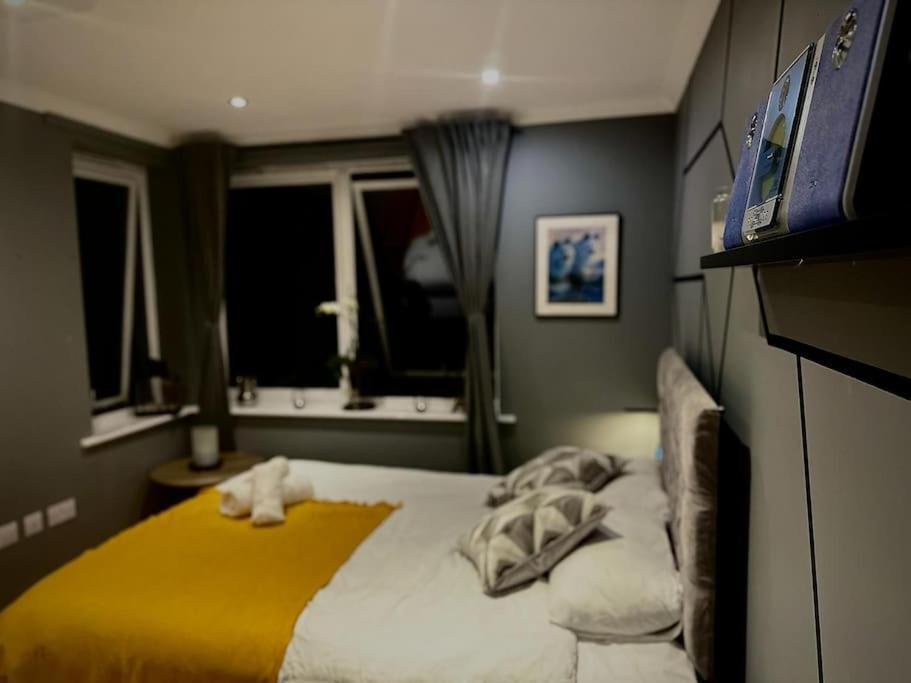 Stunning Luxury Croydon Apartment Gatwick Airport Close بورلي المظهر الخارجي الصورة