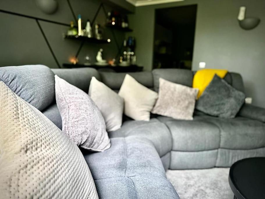 Stunning Luxury Croydon Apartment Gatwick Airport Close بورلي المظهر الخارجي الصورة